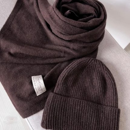 🩶 Elegantný a teplý – set čiapky a šálu z kašmíru hnedý